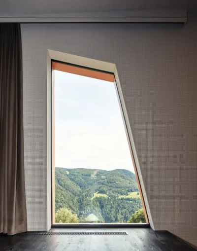 media-vertical-2