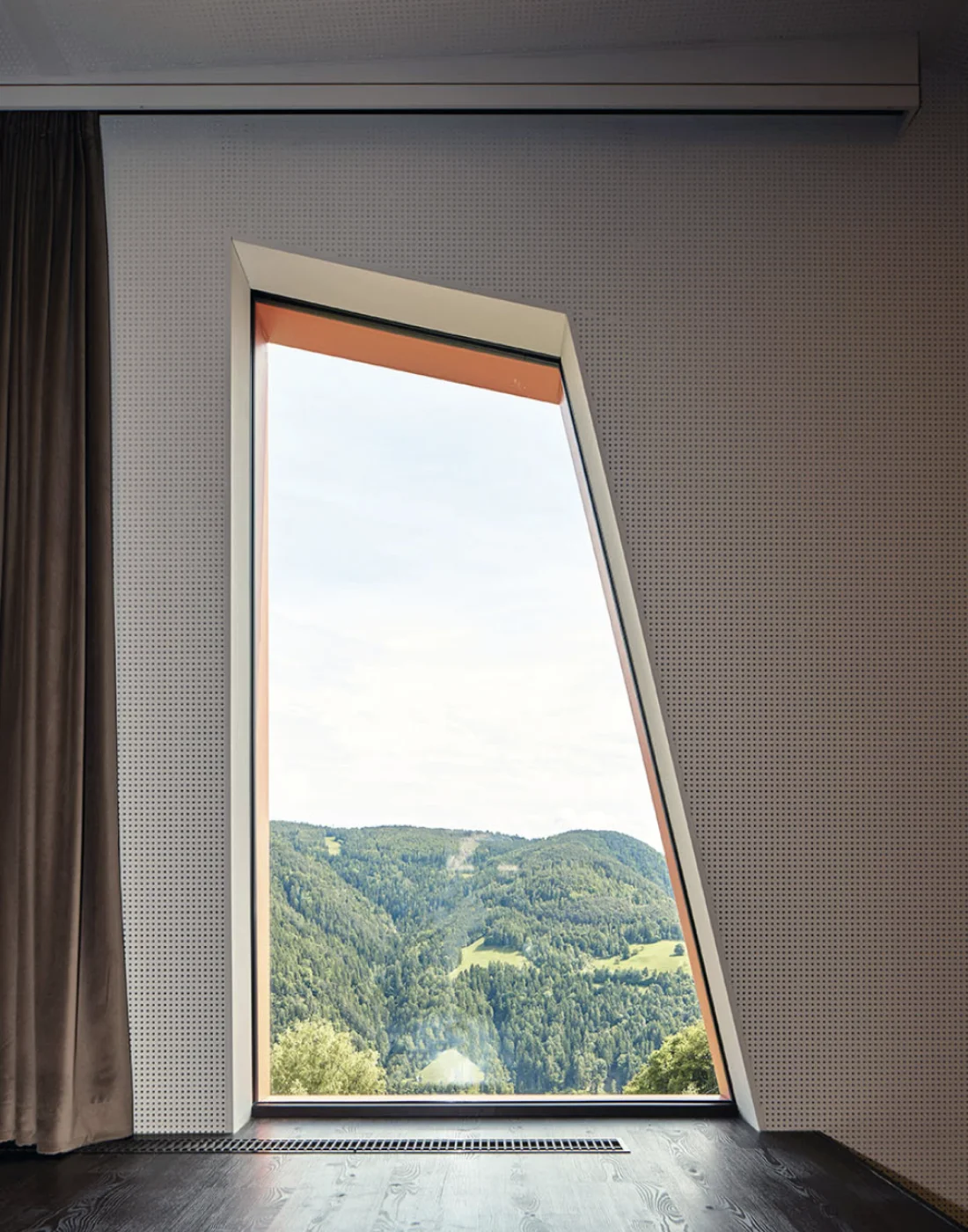 media-vertical-2